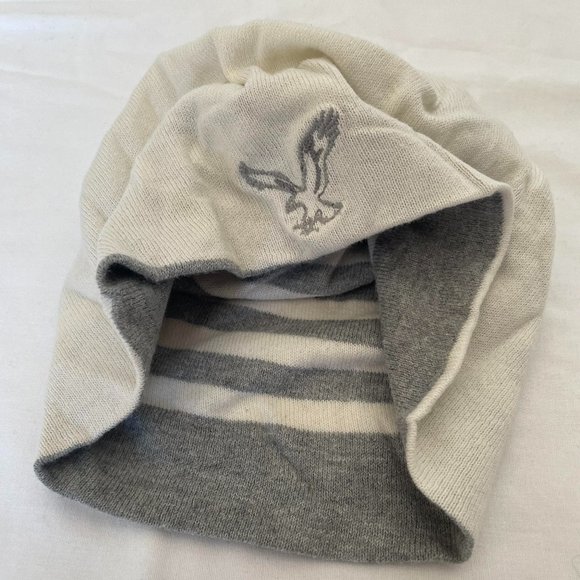 GREY AND WHITE HAT THAT CAN FLIP INSIDE OUT - Picture 3 of 3